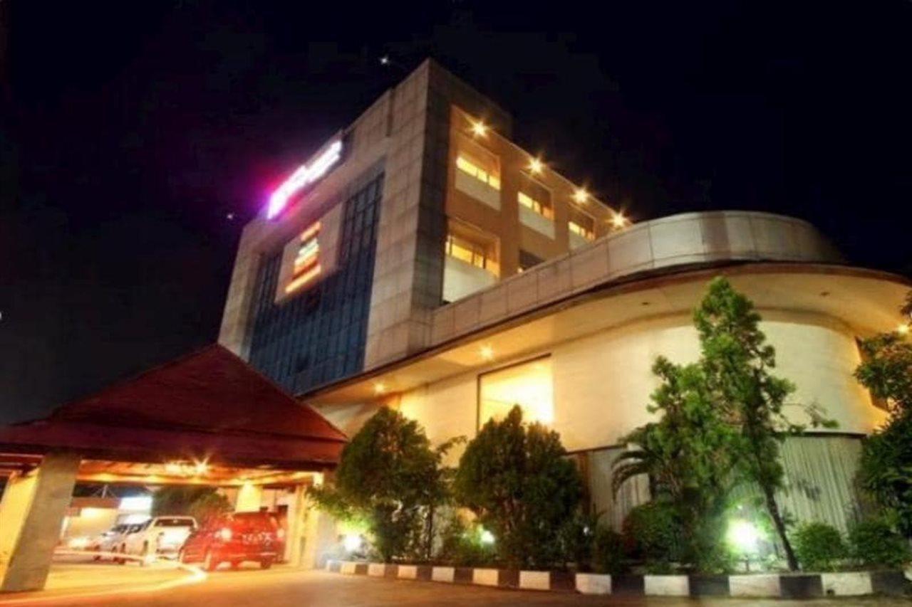 Banjarmasin Internasional Hotel Kültér fotó