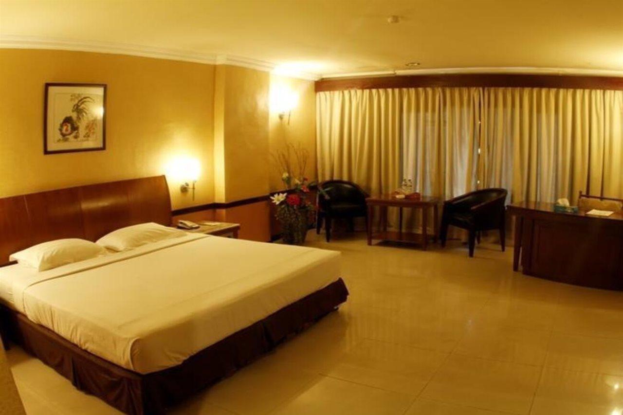 Banjarmasin Internasional Hotel Kültér fotó